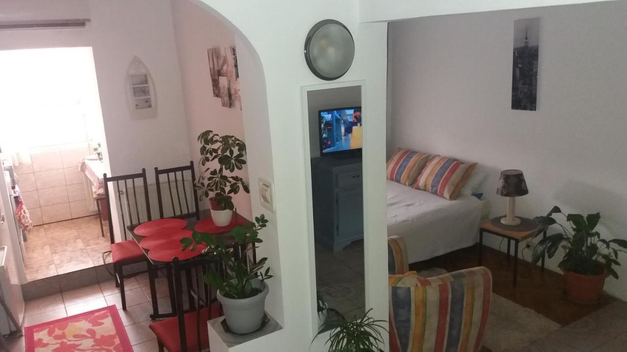 Appartement Jorali à Oradea Extérieur photo